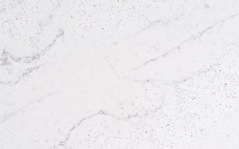 Silestone Eclectic Pearl z subtelnym szarym użyleniem i delikatnym mineralnym nakropieniem w polerze