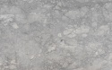 Super Grey 20 mm Poler – szary kamień naturalny z nieregularnym, jasnym rysunkiem mineralnym.