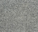 Zbliżenie granitu Black Ash Fiammato z matową, szarą powierzchnią i drobnym mineralnym ziarnem