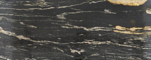 Fusion Gold Poler 20 mm – czarny granit z efektownymi złotymi i kremowymi pasmami oraz połyskiem.