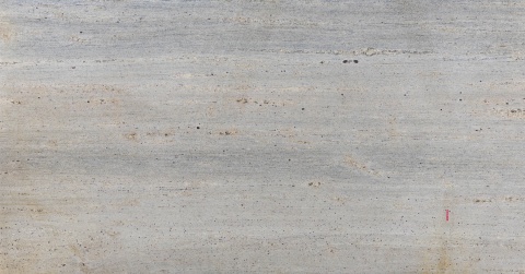 Ivory Cream Sandblasted – jasny granit o piaskowanej fakturze i poziomym rysunku w odcieniach kremu i szarości.