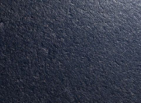 Nero Angola Brushed 20 i 30 mm – ciemny granit o grafitowo-czarnej kolorystyce i delikatnej szczotkowanej strukturze.