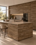 Laminam Legno Venezia Noce 5 mm na frontach zabudowy i wyspy w nowoczesnej kuchni.