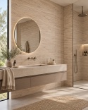Laminam Legno Venezia Sabbia 5 mm jako okładzina ścian w eleganckiej, ciepłej łazience.