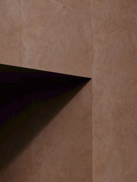 Neolith Azahar zastosowany jako wielkoformatowa okładzina architektoniczna, podkreślająca naturalny charakter materiału i ciepłą kolorystykę