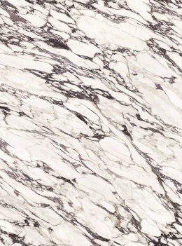 Neolith Calacatta Viola Natural Touch – pełny widok dekoru z nieregularnym, kontrastowym rysunkiem inspirowanym marmurem