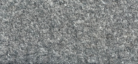 Steel Grey Brushed 20 i 30 mm – stalowoszary granit z drobnymi srebrzystymi minerałami i szczotkowaną fakturą.