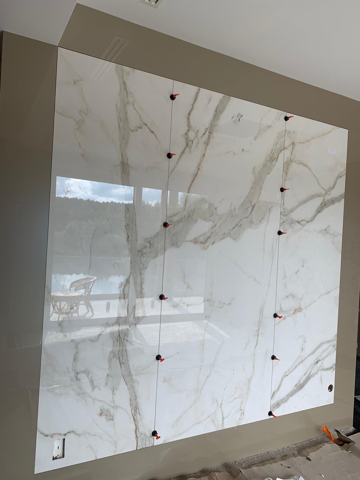 Słodkie Chwile Nowożeńców: Intymny Klimat z Pomocą Spieków Kwarcowych - Laminam Naturali Calacatta Oro Venato