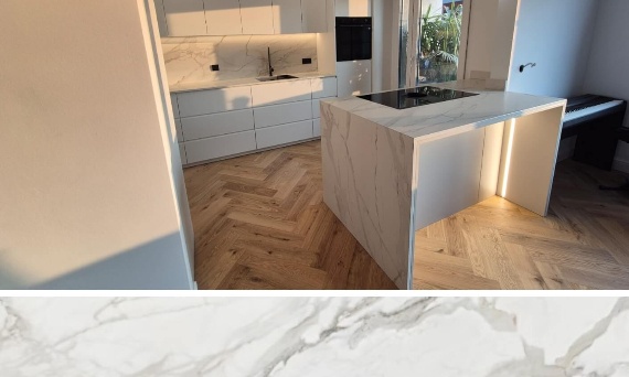 Blaty kuchenne Dekton Morpheus – realizacja jasnej kuchni z wyspą